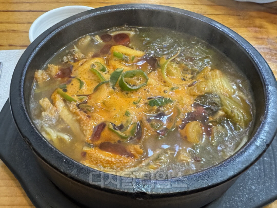 [ 丮] ѹ  ǡ    屹